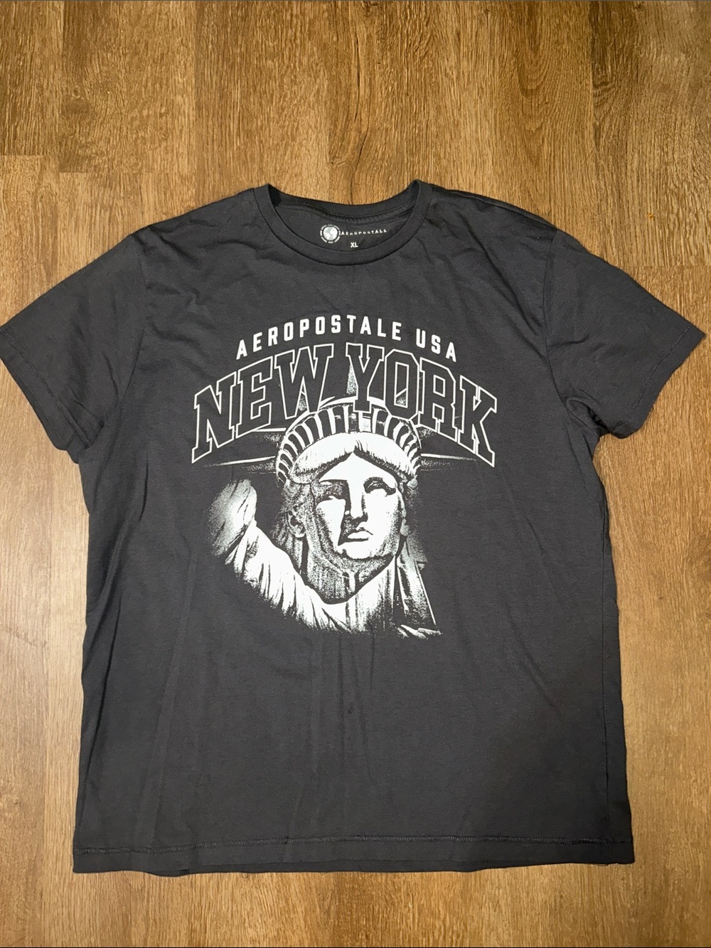Aeropostale Black New York Statue Graphic Short Sleeve Tee